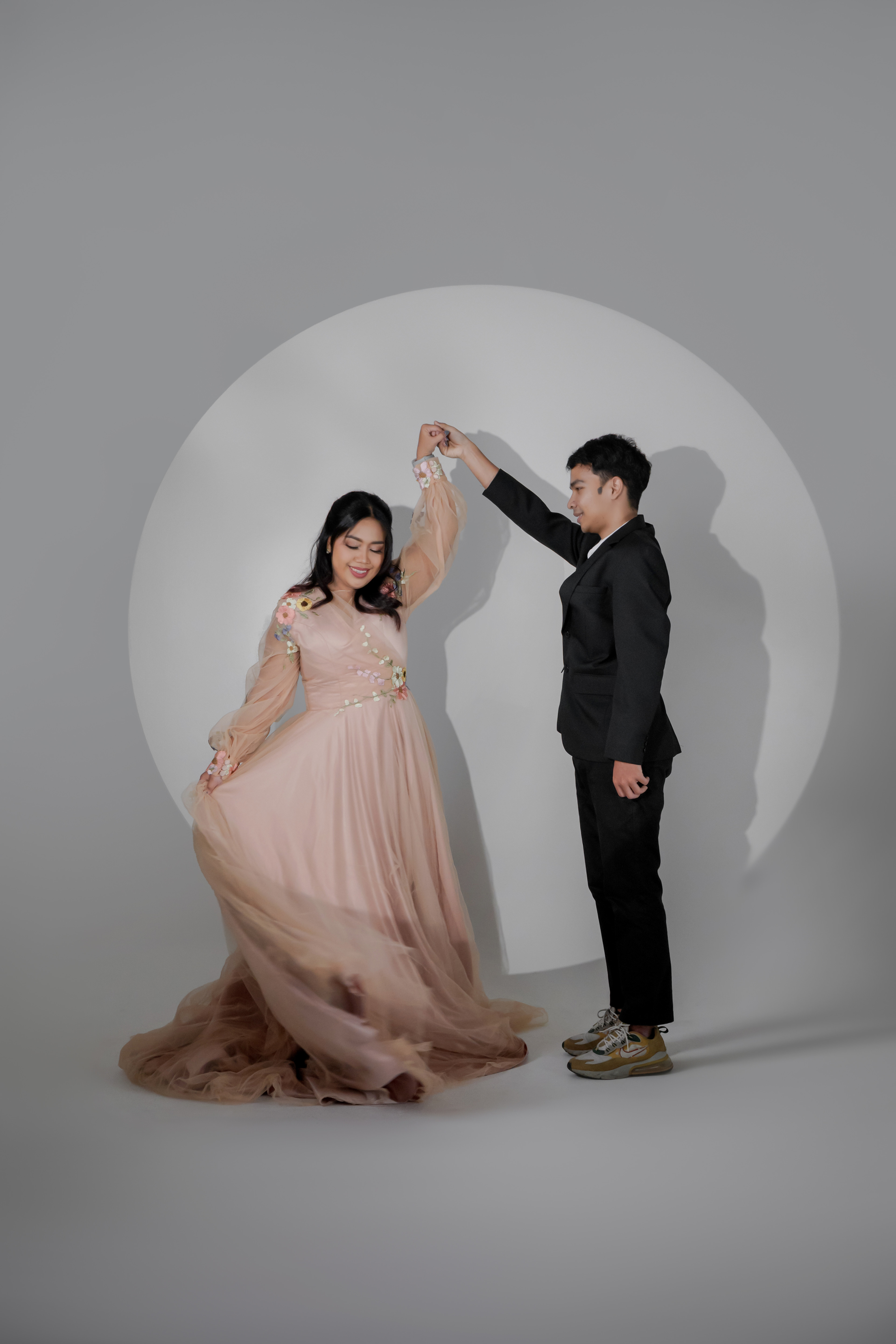 Undangan digital eksklusif dengan Spotify Synced Lyrics & Netflix Ta-Dum Intro.